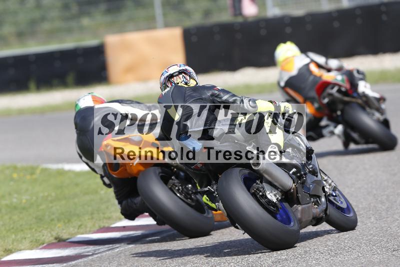 Archiv-2025/53 16.09.2025 Track Day Domi Aegerter ADR/Gruppe rot/backside